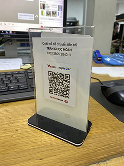 Standee để bàn đế đen